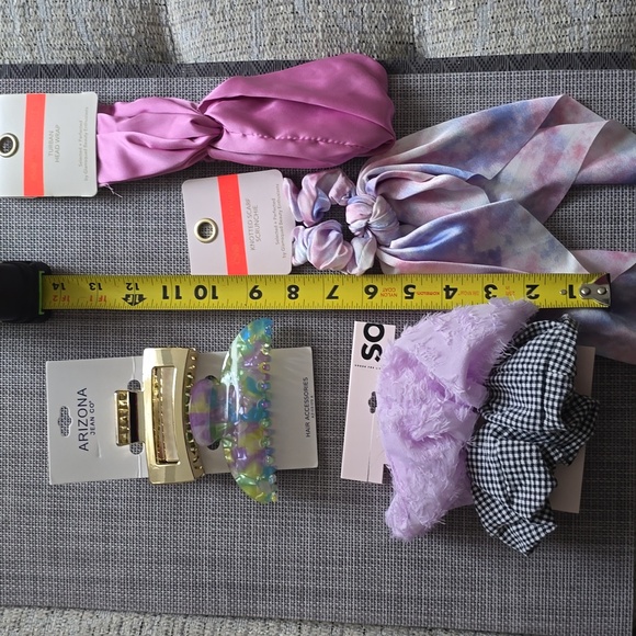 HAIR ACCESSORIES - Picture 11 of 12